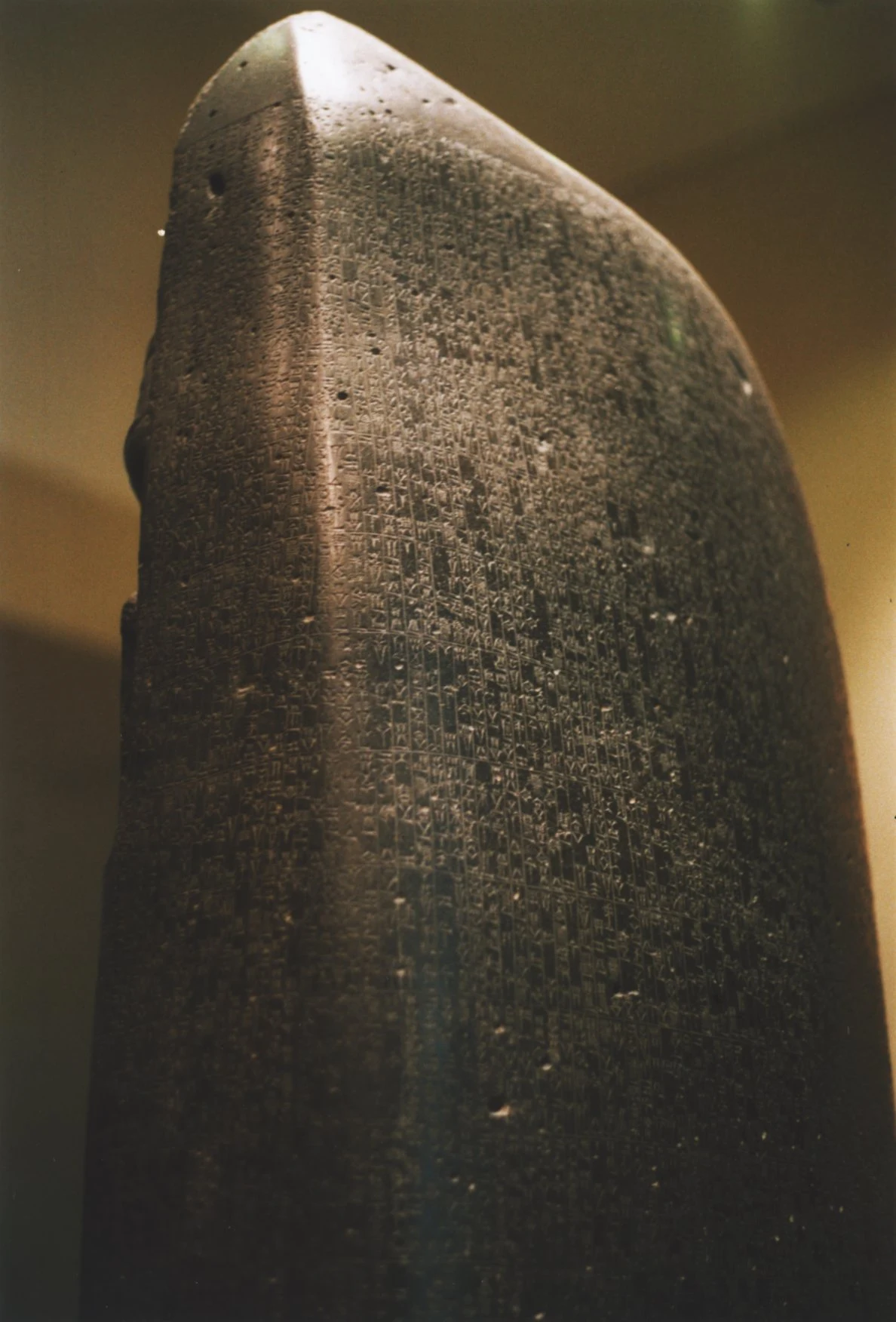 An inscribed face of Hammurabi’s stele, Louvre SB 8, eighteenth century BCE. This photograph shows cuneiform, not the upper king-and-Shamash relief. Photograph: Rama; CC BY-SA 3.0 France