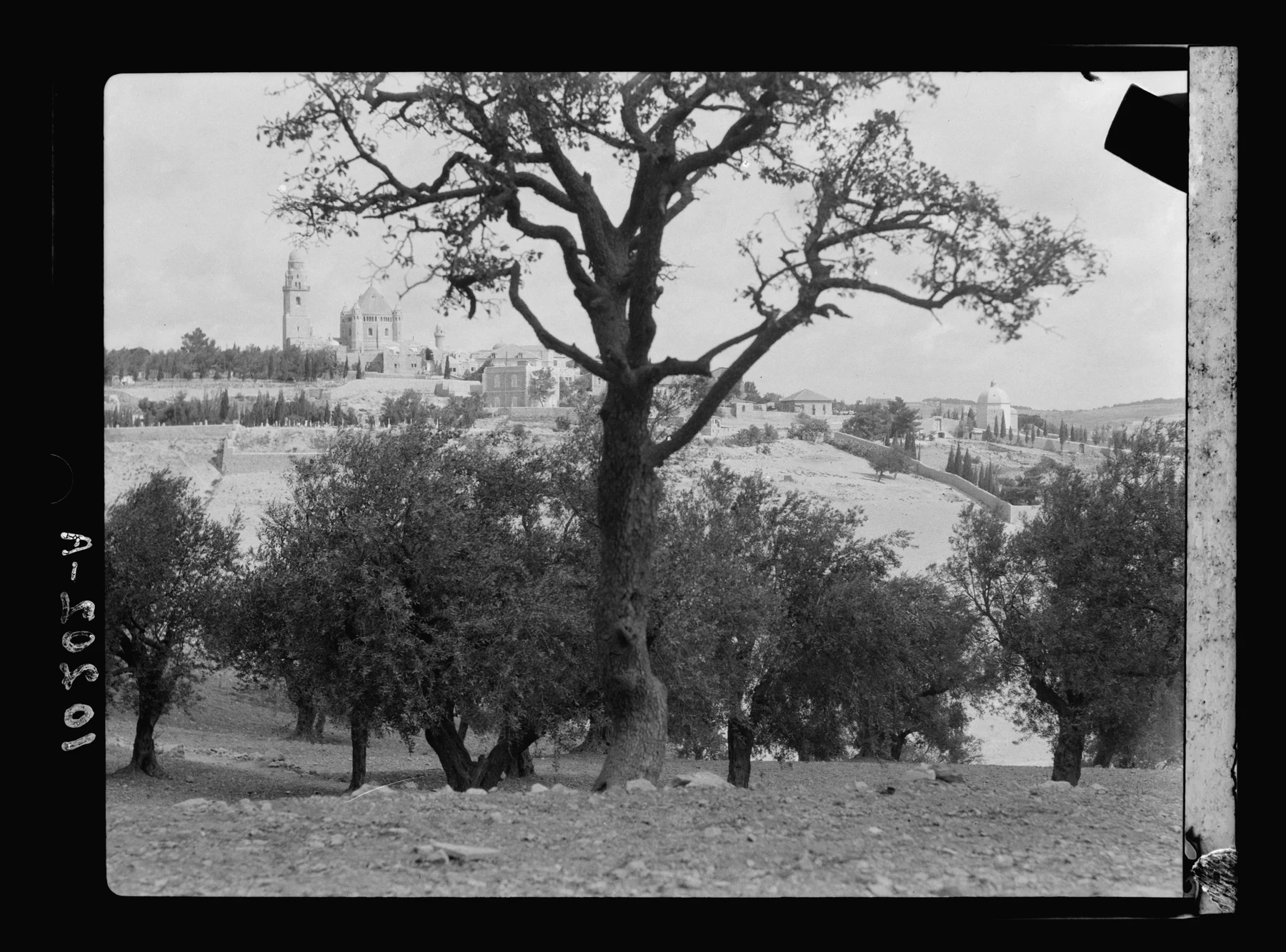 Mount Zion from the valley of Hinnom; American Colony (Jerusalem), Photo Department, 1934–1939. Library of Congress, LC-DIG-matpc-19029. Modern historical site photograph, not an image of the afterlife or photographic evidence of ancient rites. Collection rights dedicated to the public; no known publication restrictions