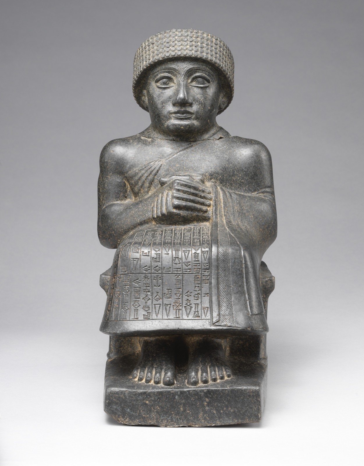 Statue of Gudea, Met 59.2, ca. 2090 BCE. The human ruler of Lagash, not a deity or an image of the Anunna collective