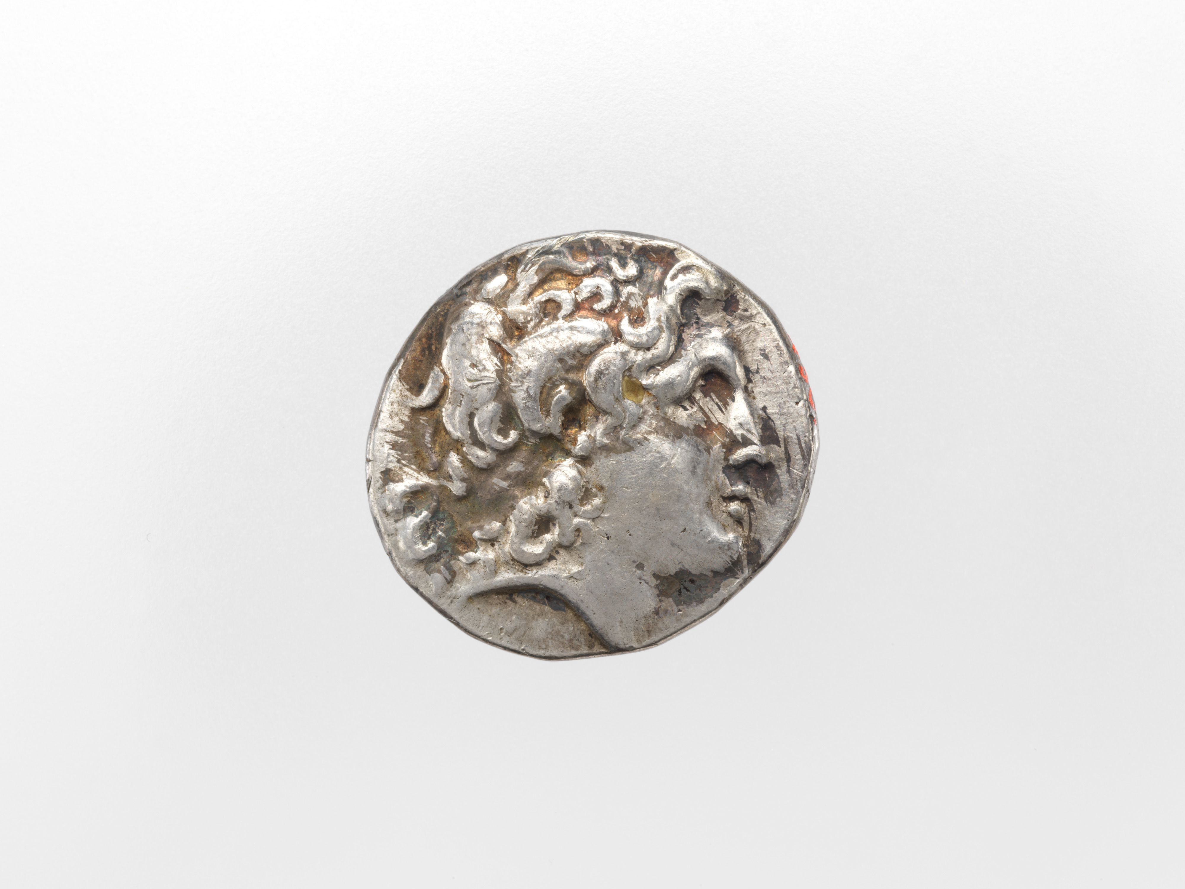 Alexander’s head with ram’s horn on Lysimachos coin, 297–281 BCE; Met 05.44.430. Posthumous Hellenistic image, not an identified Dhul Qarnayn portrait