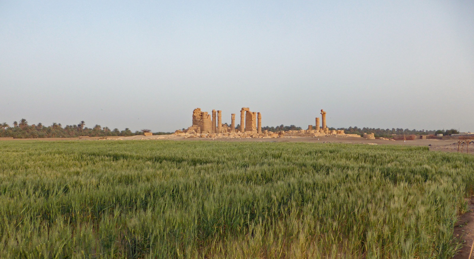 Temple de Soleb au Soudan, du règne d’Amenhotep III ; photographie de Hans Birger Nilsen, 2017. Contexte de la liste égyptienne, non photographie de l’entrée Yhw ni temple de Yahvé