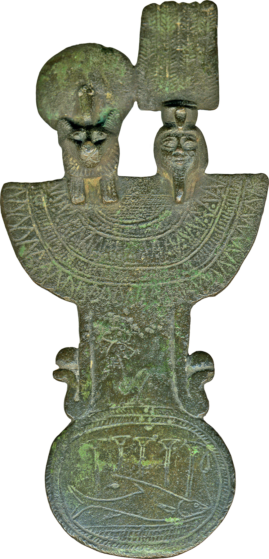 Menat rituel en bronze surmonté des têtes de Chou et Tefnout, de la Basse Époque égyptienne, 664–380 avant notre ère. Walters Art Museum, 54.1515. Ce type d’instrument était utilisé avec des colliers de perles dans les rituels