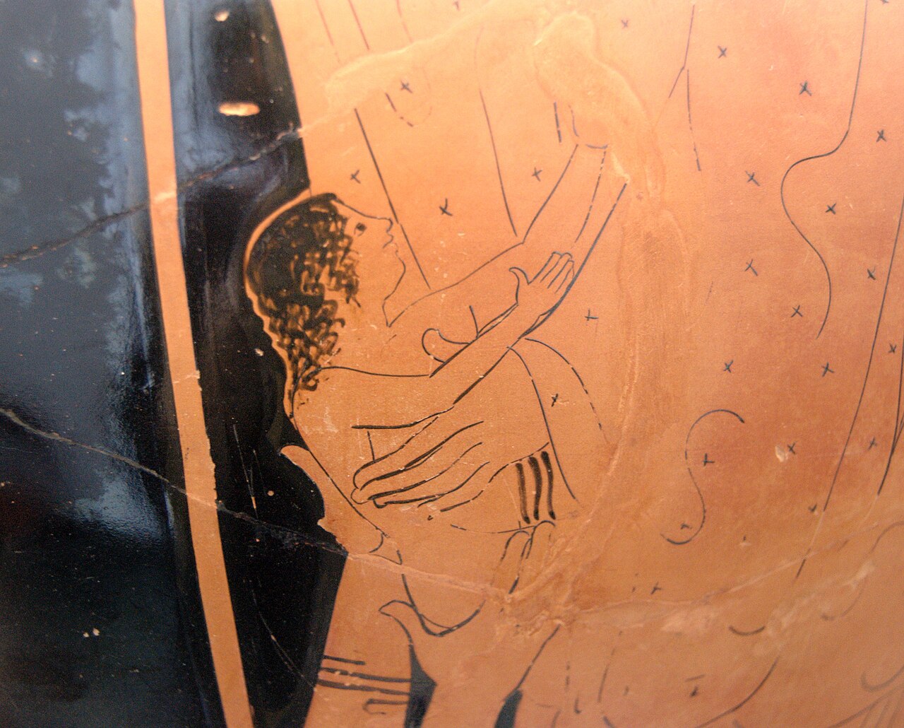 Gaïa élève le jeune Érichthonios vers Athéna ; détail d’un vase attique, vers 470–460 avant notre ère, Munich 2413. Bibi Saint-Pol, 10 février 2007 ; autre scène figurant Gaïa comme Terre