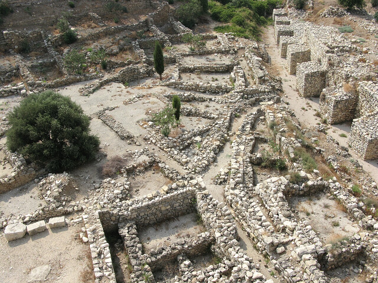 Vue contemporaine des vestiges de Byblos, Liban, 4 septembre 2008. Vyacheslav Argenberg ; contexte du nom de Philon de Byblos,  ni portrait ni identification de sa bibliothèque