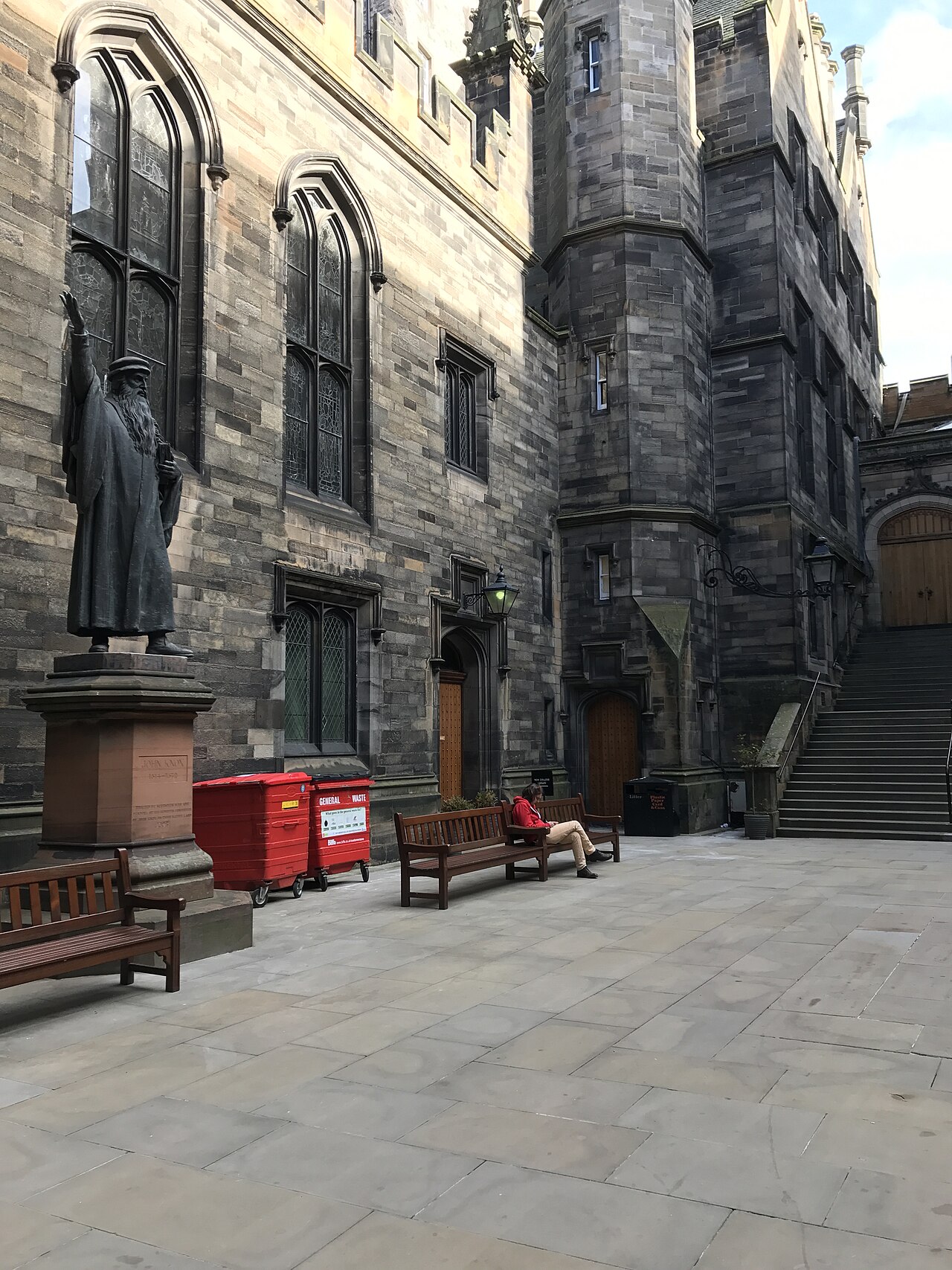 New College courtyard, University of Edinburgh, photographed in 2017. Institutional context for Cho’s thesis, completed in 2007; neither a portrait nor a photograph from the thesis year