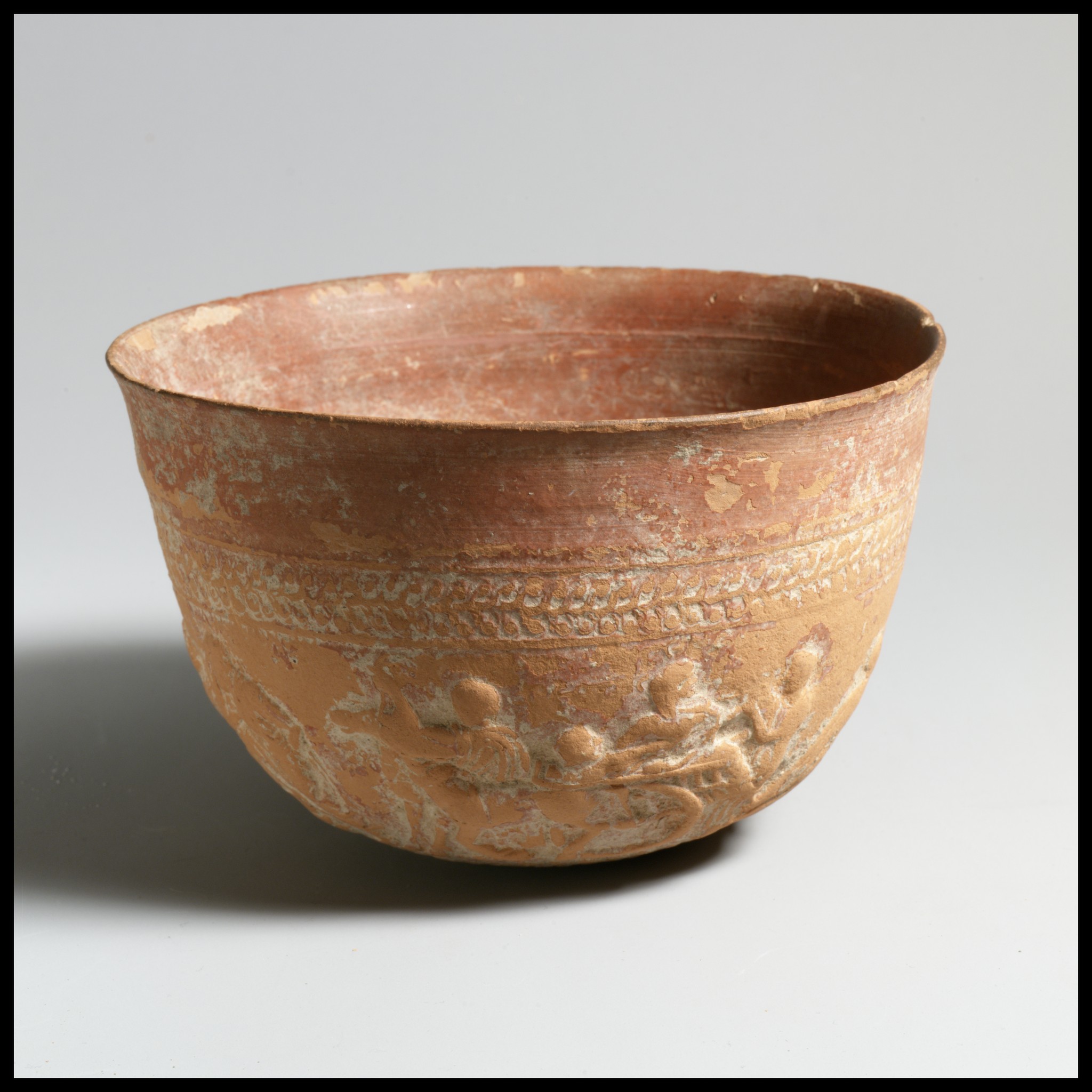 Bol béotien du IIe siècle av. n. è. montrant des scènes d'Iphigénie en Aulide, The Met 31.11.2 ; il ne représente pas la substitution de la biche dans Iphigénie en Tauride